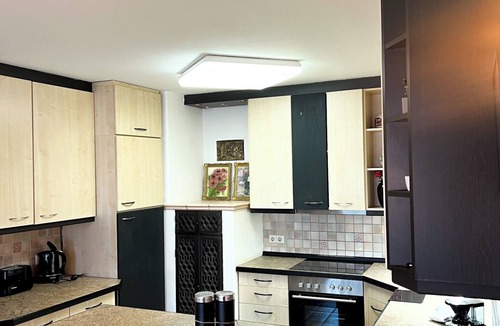 Satteldorf Apartment | Large 3 bedroom apartment with balcony, WLAN & parking space