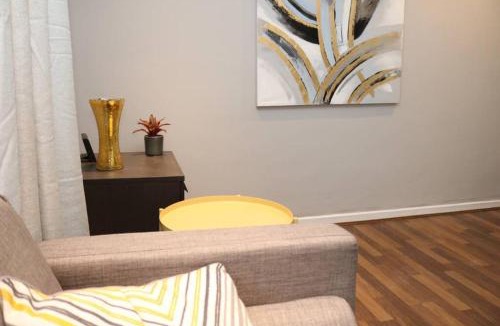 Wood Street Apartment | Large 3 bedroom apartment in gated development