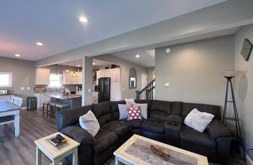 Port Huron House | Large, 3 bedroom Cottage on Black River sleeps up to 10.