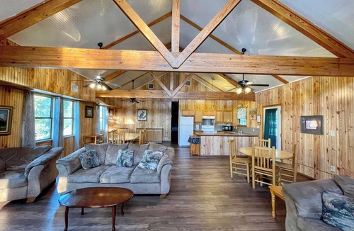 Zwolle Cabin | Large 3-Bedroom Retreat with Vaulted Great Room, Full Kitchen & Firepit