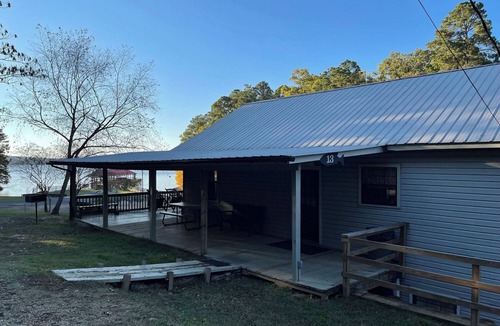 Zwolle Cabin | Large 3-Bedroom Retreat with Vaulted Great Room, Full Kitchen & Firepit