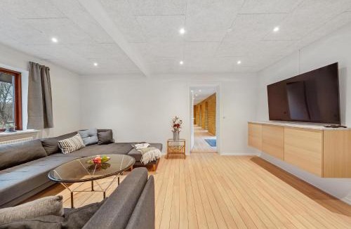 Bording House | Large 30-Person Holiday Home With Pool And Spacious Activity Room - 5000