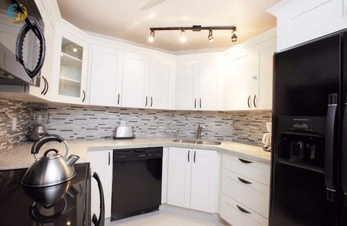 Mid Beach Apartment | Large 3Bed 2.5Bath Bachelorette Beach Apartment - 1419