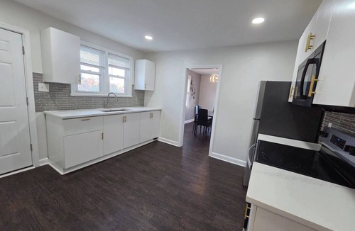 Centreville House | Large 3BR Home Near Dulles w/parking sleeps 8