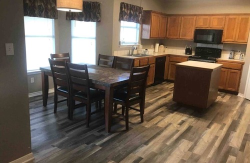 Hutto House | Large 4/2 7 Beds on 1/2 Acre Samsung Crews OK