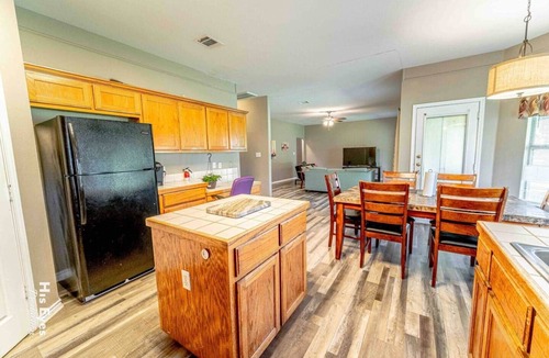 Hutto House | Large 4/2 7 Beds on 1/2 Acre Samsung Crews OK