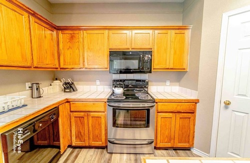 Hutto House | Large 4/2 7 Beds on 1/2 Acre Samsung Crews OK