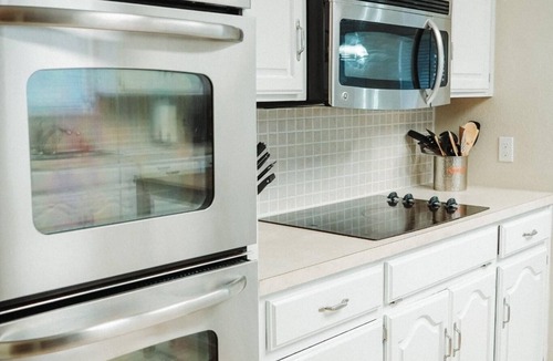 Abilene House | Large 4-bd 3 bath home + bonus room. Dogs are welcome w/fee. Sleeps 16+