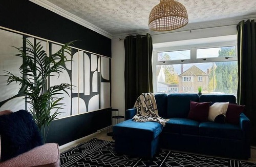 Iffley House | Large 4 bed, 3 bathroom, Parking