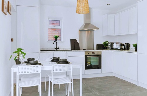 Alfreton House | Large 4 BED - 3BATH House