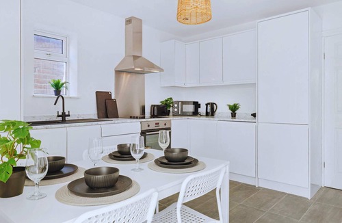 Alfreton House | Large 4 BED - 3BATH House