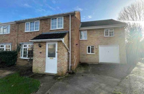 Old Windsor House | Large 4 bed by River Thames