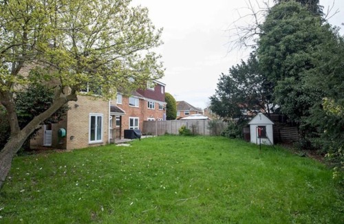 Old Windsor House | Large 4 bed by River Thames