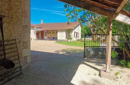 Petit-Bersac House | Large 4 bed house available for short stays