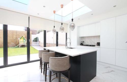 Uxbridge South House | Large 4 bed Lux House