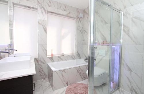 Uxbridge South House | Large 4 bed Lux House