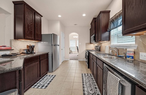Baytown House | Large 4 bedroom 2.5 bathroom King Suite, 3 queens, 2 sofa beds, 2 air mattress