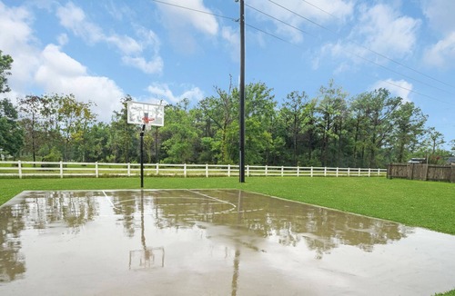 Baytown House | Large 4 bedroom 2.5 bathroom King Suite, 3 queens, 2 sofa beds, 2 air mattress