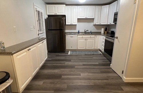 Cedar Rapids House | Large 4 Bedroom 2 Bath Split Level Home NE CR Large Fenced Yard