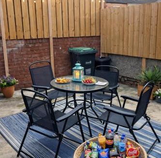 Chester-le-Street Villa | Large 4 bedroom house for Contractors, Large groups or Retreat sleeps 8 people in Durham