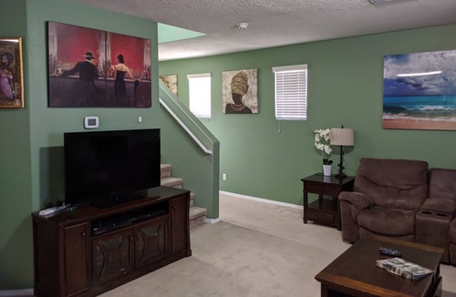 Santa Fe House | Large 4 bedroom! Just off the bypass