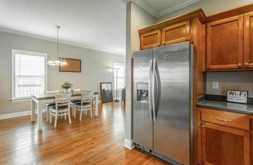 Kansas City House | Large 4 bedrooms| 8 beds | Pet Friendly | On the Plaza