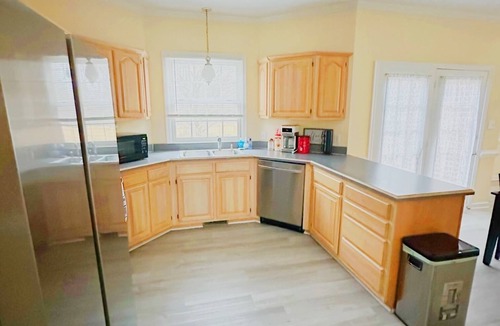 Gloucester Point House | Large 4bed 2.5b home w/fenced in back yard & deck