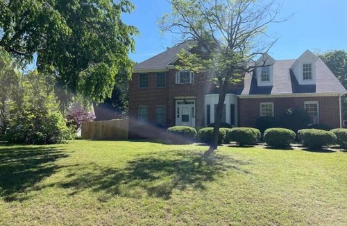 Gloucester Point House | Large 4bed 2.5b home w/fenced in back yard & deck