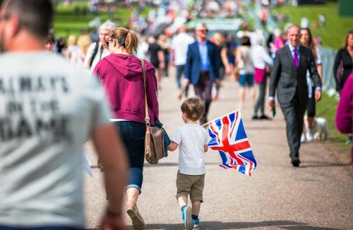 Windsor House | Large 4BR Home, 2 Baths, Castle Views