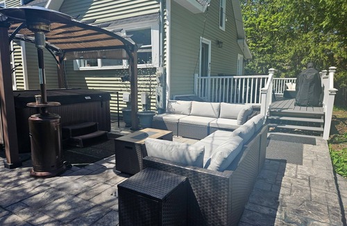 Williamsburg House | Large 5 bdrm cottage
