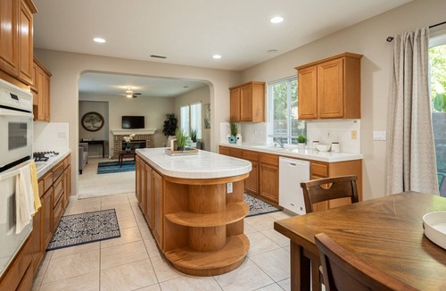 Oak Creek House | Large 5 Bed Home in a Gated Community