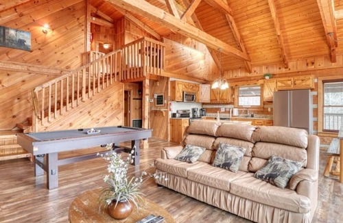 Sevierville Cabin | Large 5 bedroom, 4.5 bath that sleeps 22 with easy access to Pigeon Forge