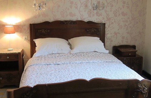 Le Boupere House | Large 5 Bedroom Detached House + large private gardens & free unlimited internet