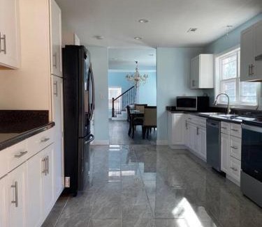 Dalton House | Large 5 Bedroom Home Near Downtown Dalton