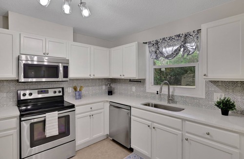 Orange Park House | Large 5 BR 2.5 BA near Fleming Island and 295