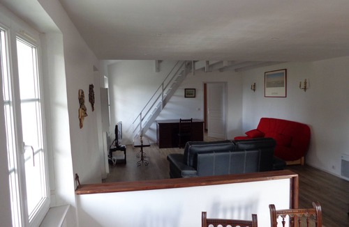 Hasparren Apartment | Large 55m² apartment, separate entrance, parking.