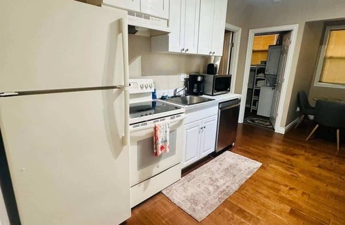 University District House | Large 5bd/2Ba home in Seattle with AC/Wifi