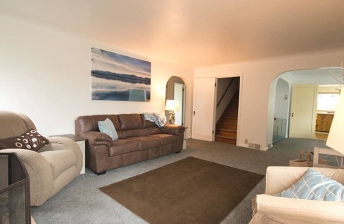 Oak Harbor House | Large 5BR/2BA Home with Fenced Yard - Dyer House!