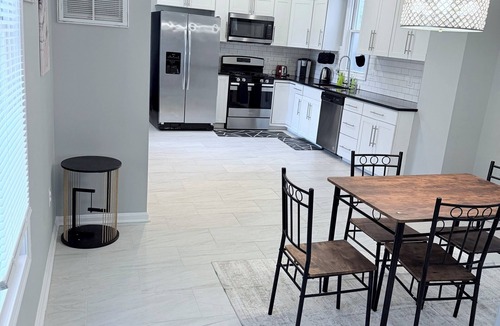 Lansdowne House | Large 5BR Home Sleeps 12 Fireplace ADA-Friendly Access