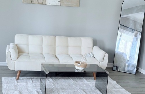 Lansdowne House | Large 5BR Home Sleeps 12 Fireplace ADA-Friendly Access