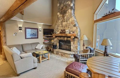 Lutsen House | Large 5BR Ski-In/Ski-Out | Sauna | Sleeps 12