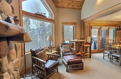 Lutsen House | Large 5BR Ski-In/Ski-Out | Sauna | Sleeps 12