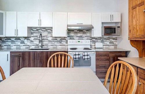 Hochelaga-Maisonneuve Apartment | Large 6 Bedroom Apartment - Beautiful Montreal