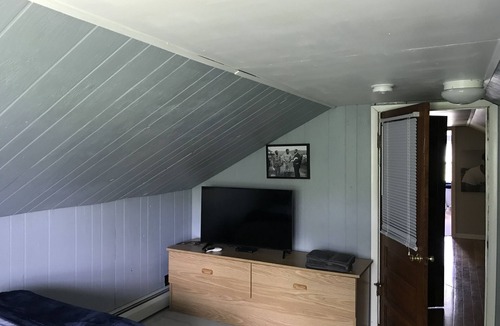 Cooperstown House | Large 6 bedroom, Big Yard, Three miles to Dreams Park