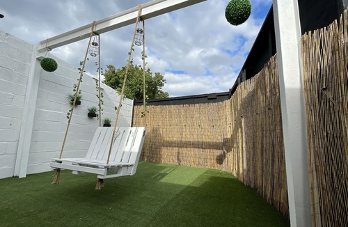 Seisdon House | Large 6 bedroom house in Smethwick