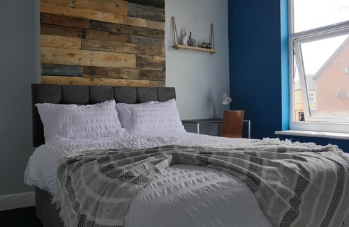 Seisdon House | Large 6 bedroom house in Smethwick