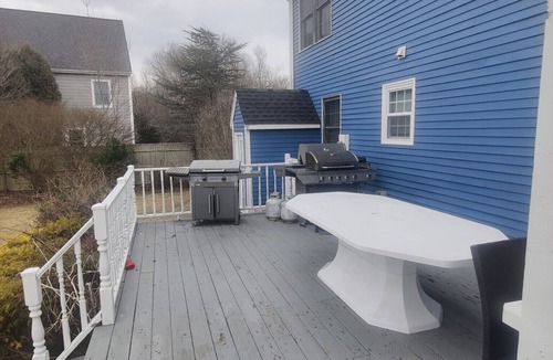 Eastward Look House | Large 6 Bedroom Suites with 6 full baths, Narragansett quick walk to the beach