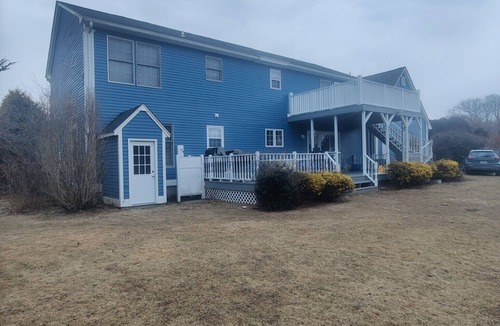 Eastward Look House | Large 6 Bedroom Suites with 6 full baths, Narragansett quick walk to the beach