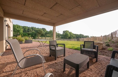 Le Bo Cottage | Large 60 m2 gîte for 4 to 6 people on garden level with 2 terraces.