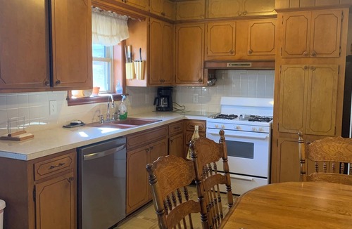 Russellville House | Large 70's Style Vintage House